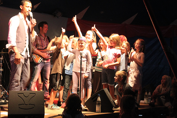 TheTuxedoClubBand mit Fanunterstuetzung
